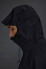 デサント オルテライン×ジョウンド、“くすみブルー”差し色の高耐水パーカ＆ロングコート｜写真30