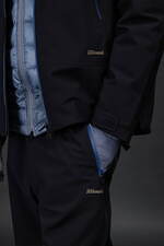 デサント オルテライン×ジョウンド、“くすみブルー”差し色の高耐水パーカ＆ロングコート｜写真21