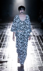 イクミ(IKUMI) 白 黒｜写真1