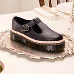 ドクターマーチン25年バレンタイン、“煌めく星×ピンクリボン”のショートブーツ＆ストラップシューズ｜写真6