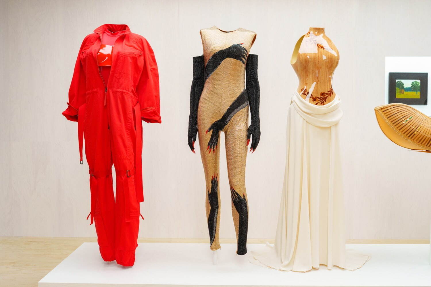 LOEWE_2025_TOKYO_EXHIBITION_KV