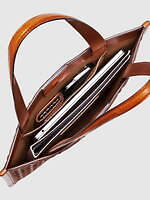 土屋鞄、“T字”が連なる立体加工×イタリアンレザーのトートやミニショルダーバッグ｜写真26