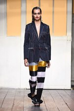 セドリック シャルリエ 2015年春夏コレクション - 切りっぱなしの美学と、彩りのモダニティ｜写真1