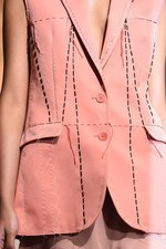 セドリック シャルリエ 2015年春夏コレクション - 切りっぱなしの美学と、彩りのモダニティ｜写真5