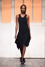 セドリック シャルリエ 2015年春夏コレクション - 切りっぱなしの美学と、彩りのモダニティ｜写真10