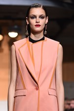 セドリック シャルリエ 2015年春夏コレクション - 切りっぱなしの美学と、彩りのモダニティ｜写真12