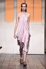 セドリック シャルリエ 2015年春夏コレクション - 切りっぱなしの美学と、彩りのモダニティ｜写真15