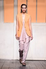 セドリック シャルリエ 2015年春夏コレクション - 切りっぱなしの美学と、彩りのモダニティ｜写真16