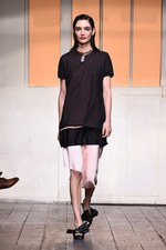 セドリック シャルリエ 2015年春夏コレクション - 切りっぱなしの美学と、彩りのモダニティ｜写真17