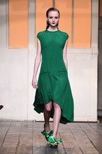 セドリック シャルリエ 2015年春夏コレクション - 切りっぱなしの美学と、彩りのモダニティ｜写真25