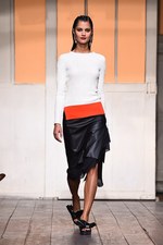 セドリック シャルリエ 2015年春夏コレクション - 切りっぱなしの美学と、彩りのモダニティ｜写真28