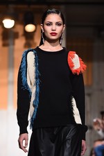 セドリック シャルリエ 2015年春夏コレクション - 切りっぱなしの美学と、彩りのモダニティ｜写真31