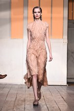 セドリック シャルリエ 2015年春夏コレクション - 切りっぱなしの美学と、彩りのモダニティ｜写真40