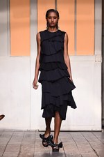 セドリック シャルリエ 2015年春夏コレクション - 切りっぱなしの美学と、彩りのモダニティ｜写真43