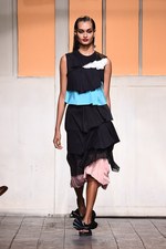 セドリック シャルリエ 2015年春夏コレクション - 切りっぱなしの美学と、彩りのモダニティ｜写真47