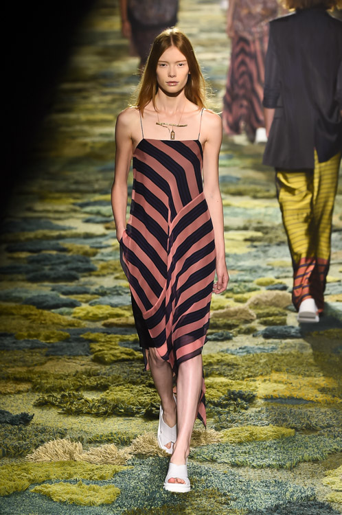 ドリス ヴァン ノッテン(DRIES VAN NOTEN) 2015年春夏ウィメンズ