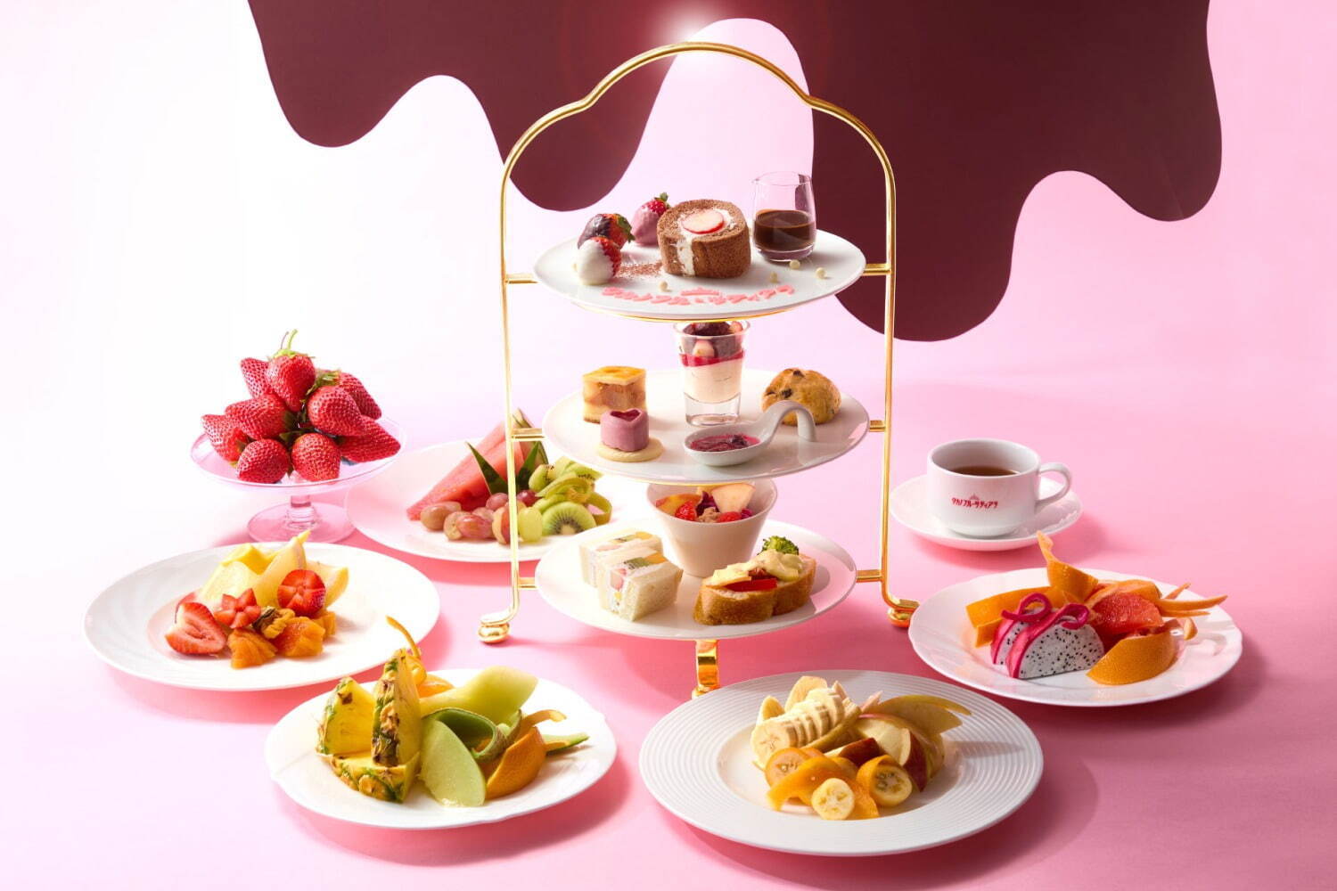 “カットフルーツ食べ放題付き”苺×チョコのアフタヌーンティー、タカノフルーツパーラー 新宿本店で｜写真1