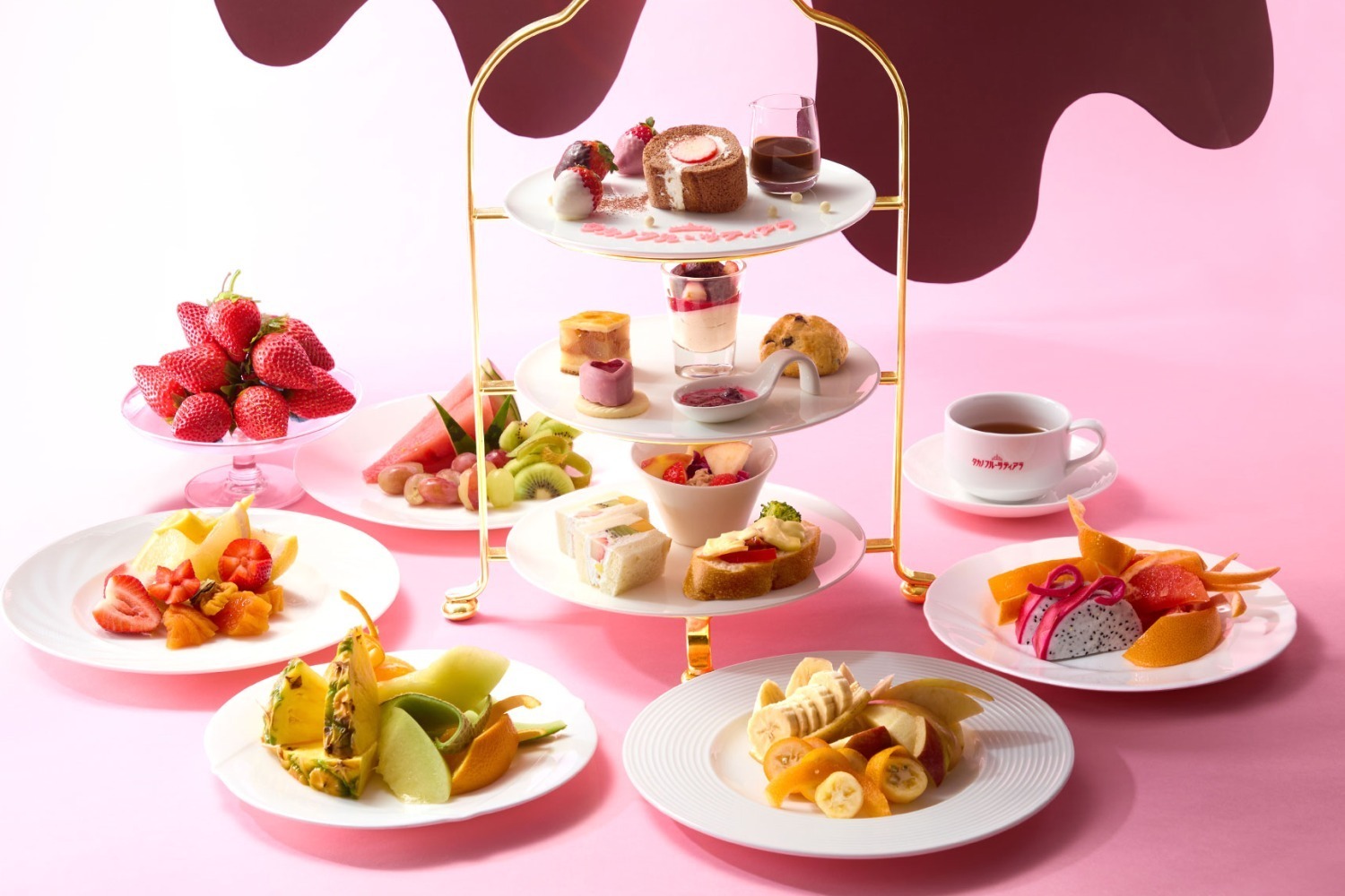 ストロベリーパフェ｜“カットフルーツ食べ放題付き”苺×チョコのアフタヌーンティー、タカノフルーツパーラー 新宿本店で