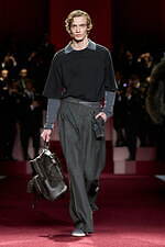 ドルチェ＆ガッバーナ 2025年秋冬メンズコレクション - 目眩くパパラッチの光、色気の多面性｜写真19