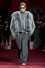 ドルチェ＆ガッバーナ 2025年秋冬メンズコレクション - 目眩くパパラッチの光、色気の多面性｜写真24