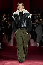 ドルチェ＆ガッバーナ 2025年秋冬メンズコレクション - 目眩くパパラッチの光、色気の多面性｜写真28