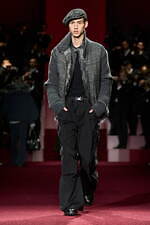 ドルチェ＆ガッバーナ 2025年秋冬メンズコレクション - 目眩くパパラッチの光、色気の多面性｜写真29