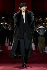 ドルチェ＆ガッバーナ 2025年秋冬メンズコレクション - 目眩くパパラッチの光、色気の多面性｜写真30