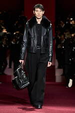 ドルチェ＆ガッバーナ 2025年秋冬メンズコレクション - 目眩くパパラッチの光、色気の多面性｜写真35