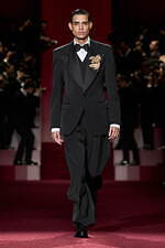 ドルチェ＆ガッバーナ 2025年秋冬メンズコレクション - 目眩くパパラッチの光、色気の多面性｜写真50