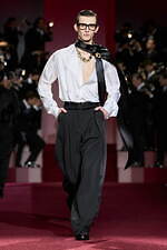 ドルチェ＆ガッバーナ 2025年秋冬メンズコレクション - 目眩くパパラッチの光、色気の多面性｜写真60