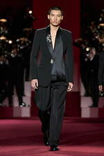 ドルチェ＆ガッバーナ 2025年秋冬メンズコレクション - 目眩くパパラッチの光、色気の多面性｜写真63