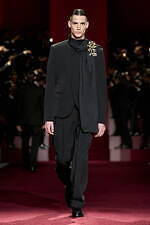 ドルチェ＆ガッバーナ 2025年秋冬メンズコレクション - 目眩くパパラッチの光、色気の多面性｜写真64