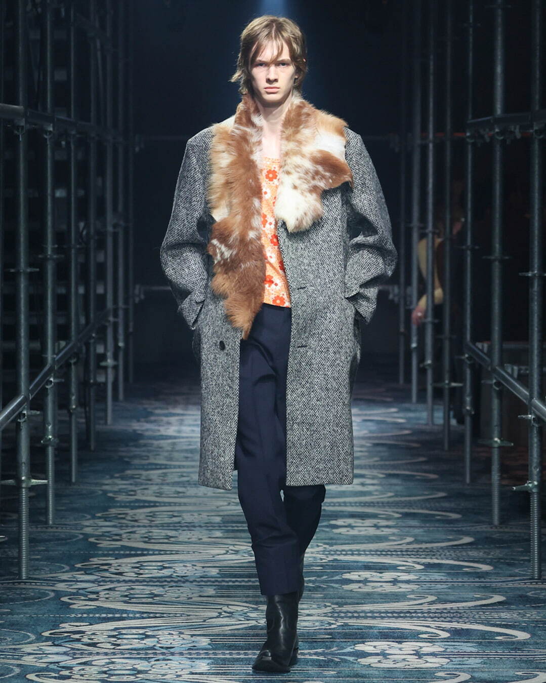 PRADA プラダ 2016awコレクション　コート　フード付き PRADA プラダ 2016awコレクション コート フード付き - メルカリ