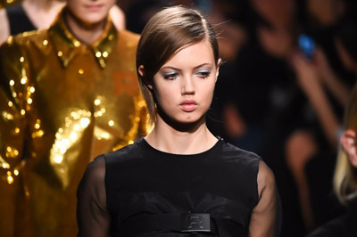 スクール｜ロシャス 2015年春夏コレクション - ピュアなドレスルックに、センシュアリティと意外性を加えて