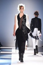 アン ドゥムルメステール 2015年春夏コレクション - 複雑なレイヤードが誘う、モノクロームの世界｜写真17