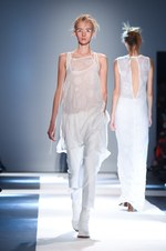 アン ドゥムルメステール 2015年春夏コレクション - 複雑なレイヤードが誘う、モノクロームの世界｜写真25