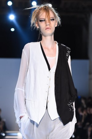 アン ドゥムルメステール 2015年春夏コレクション - 複雑なレイヤードが誘う、モノクロームの世界｜写真8