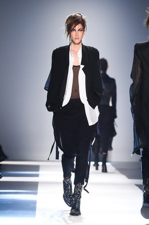 アン ドゥムルメステール 2015年春夏コレクション - 複雑なレイヤードが誘う、モノクロームの世界｜写真11