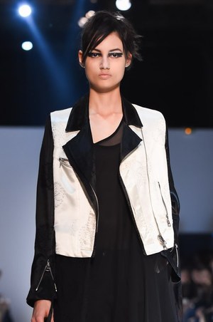 アン ドゥムルメステール 2015年春夏コレクション - 複雑なレイヤードが誘う、モノクロームの世界｜写真20