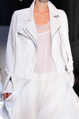 アン ドゥムルメステール 2015年春夏コレクション - 複雑なレイヤードが誘う、モノクロームの世界｜写真24