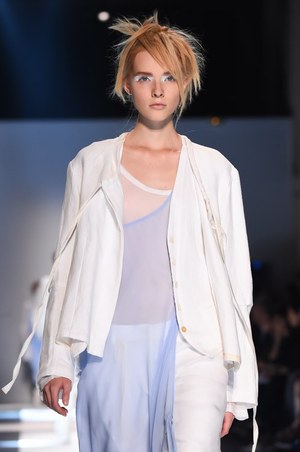 アン ドゥムルメステール 2015年春夏コレクション - 複雑なレイヤードが誘う、モノクロームの世界｜写真30