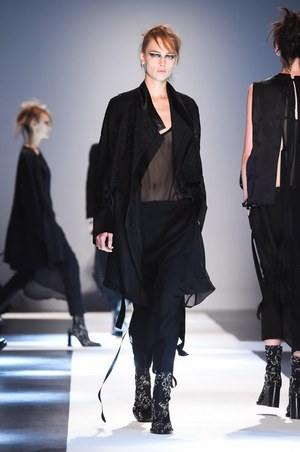 アン ドゥムルメステール 2015年春夏コレクション - 複雑なレイヤードが誘う、モノクロームの世界｜写真43