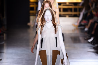 リック オウエンス 2015年春夏コレクション - 生命力に満ちた、柔らかな構築性