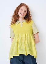 ミー イッセイ ミヤケ“流れ星”グラフィックのストレッチプリーツトップス、ギンガムチェック柄シャツ｜写真6