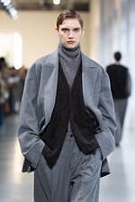 シュタイン 2025年秋冬コレクション - 日常の自然体に見出す優美さ｜写真2