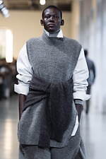 シュタイン 2025年秋冬コレクション - 日常の自然体に見出す優美さ｜写真7