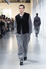 シュタイン 2025年秋冬コレクション - 日常の自然体に見出す優美さ｜写真8