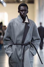 シュタイン 2025年秋冬コレクション - 日常の自然体に見出す優美さ｜写真17