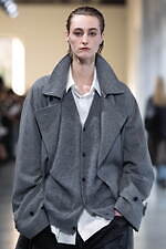 シュタイン 2025年秋冬コレクション - 日常の自然体に見出す優美さ｜写真19