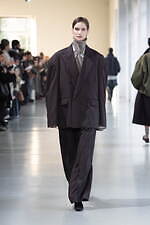 シュタイン 2025年秋冬コレクション - 日常の自然体に見出す優美さ｜写真22